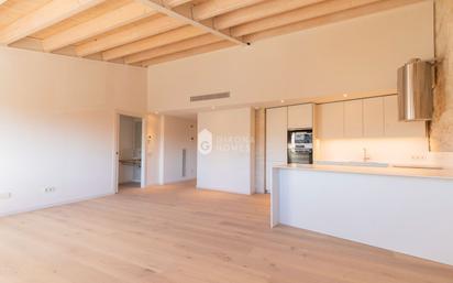 Sala d'estar de Àtic de lloguer en Girona Capital amb Aire condicionat