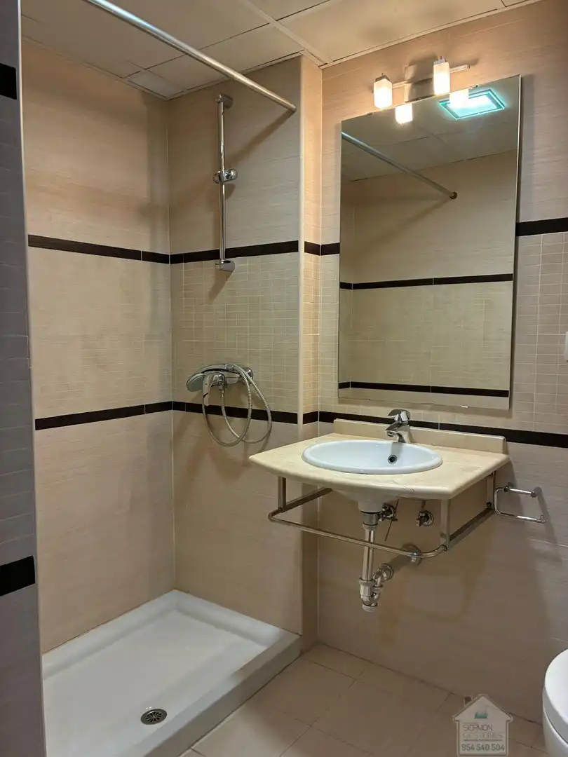 Baño de Piso en venta en Sevilla con Aire acondicionado, Calefacción y Trastero
