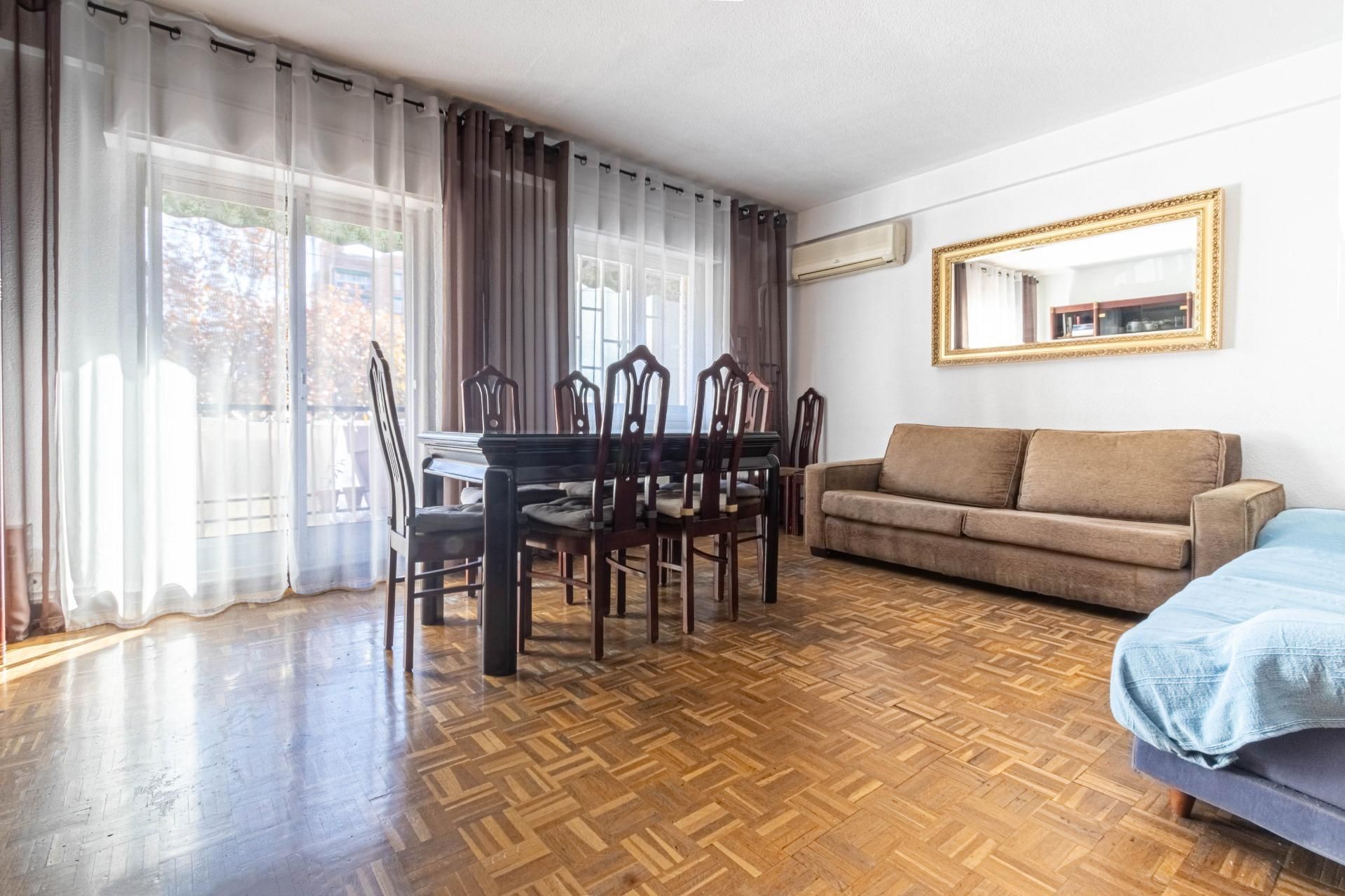 Menjador de Pis en venda en  Madrid Capital amb Aire condicionat, Calefacció i Parquet