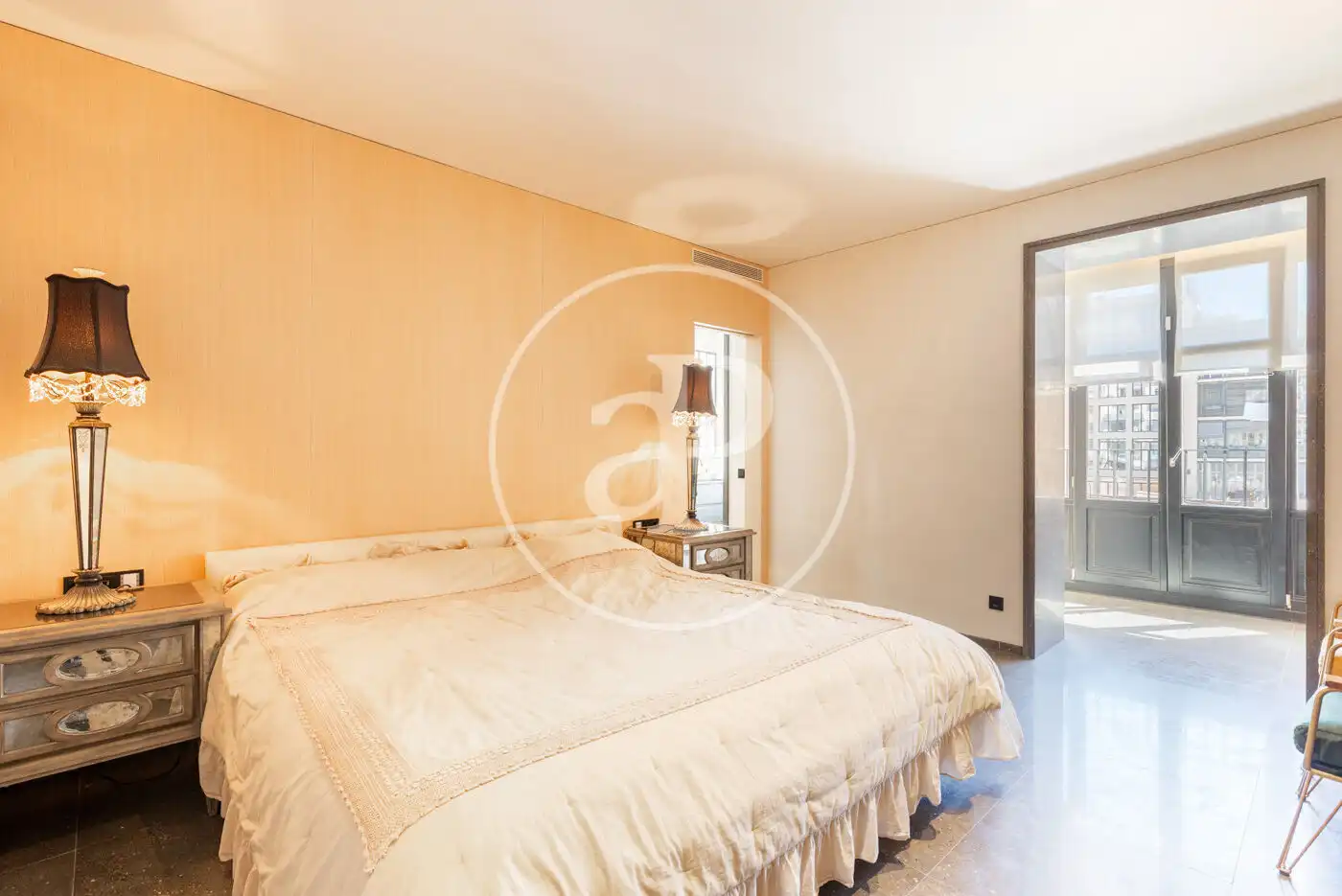Schlafzimmer von Wohnung zum Verkauf in Barcelona mit Klimaanlage und Heizung