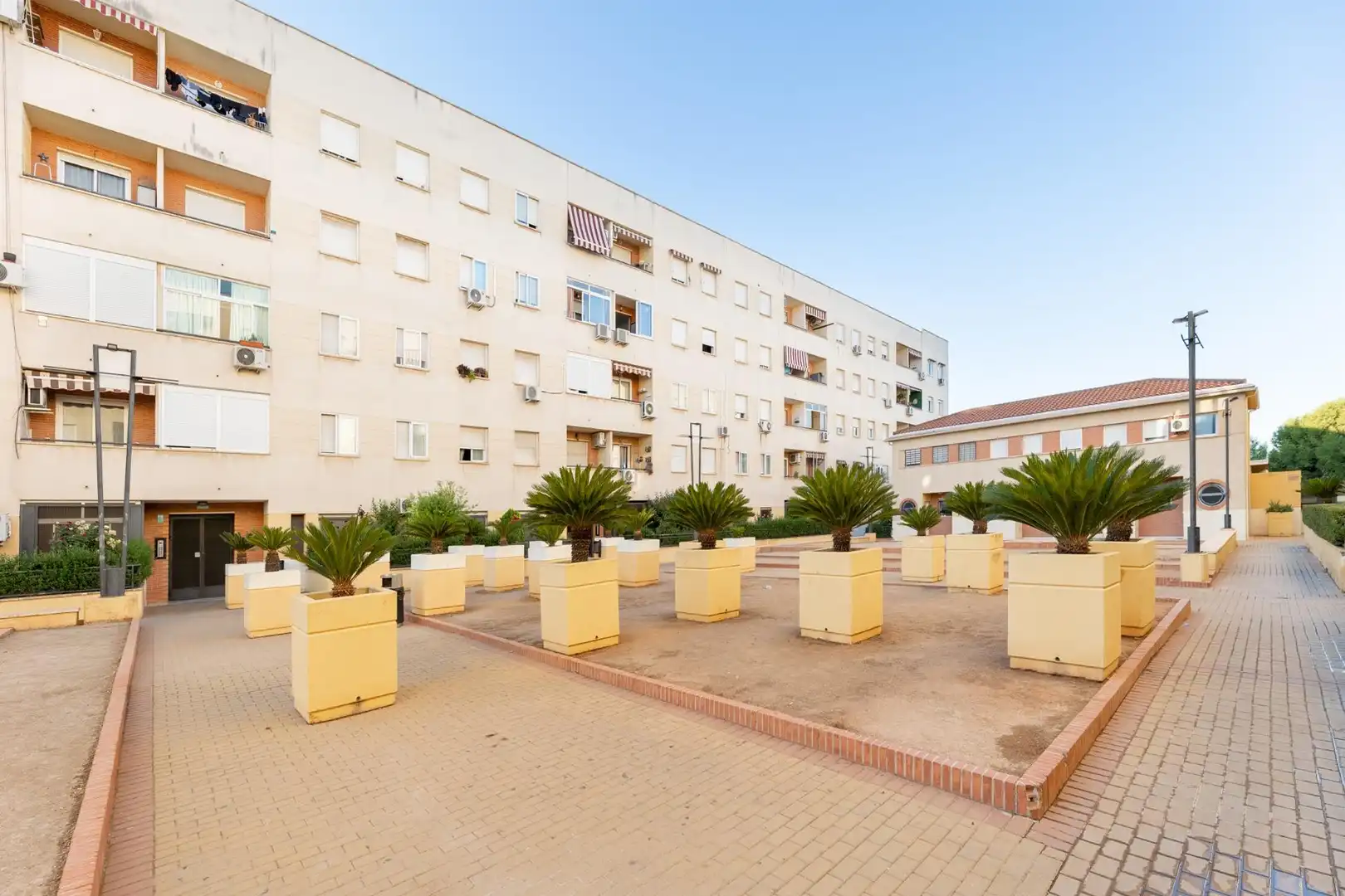 Flat with terrace for sale in Calle ALCALA LA REAL
