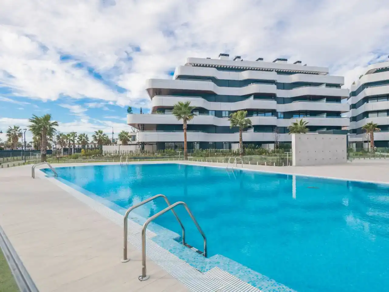 Piscina de Pis en venda en Torremolinos amb Aire condicionat, Piscina i Balcó