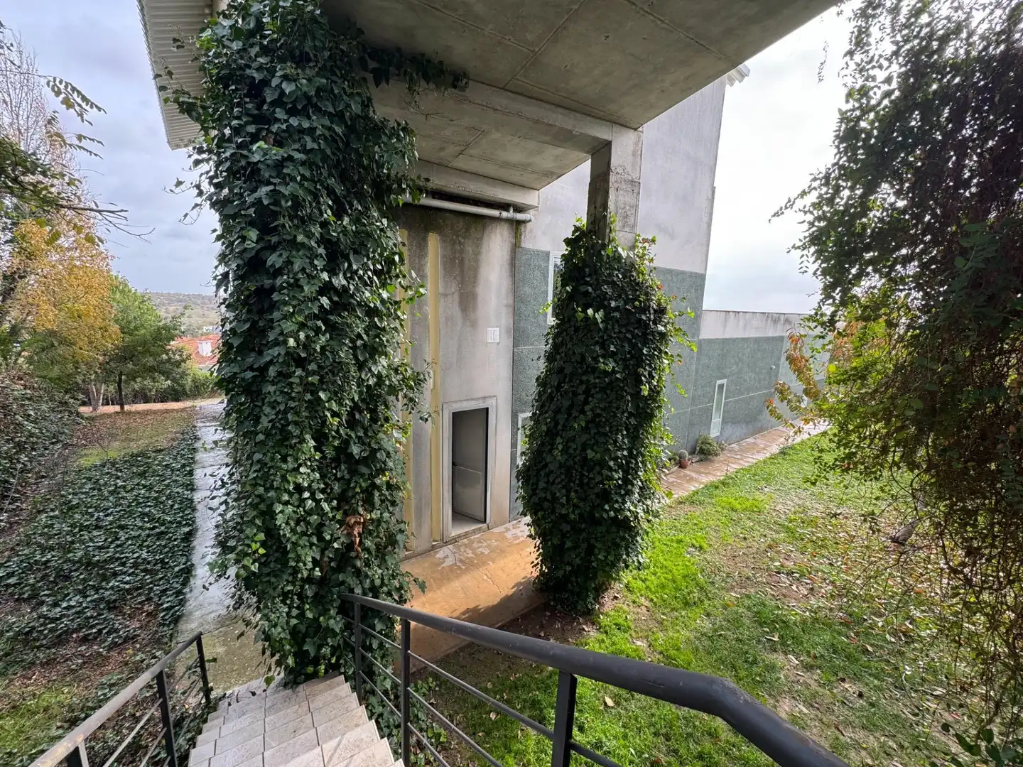 Vista exterior de Casa o xalet en venda en Badajoz amb Aire condicionat, Calefacció i Jardí privat
