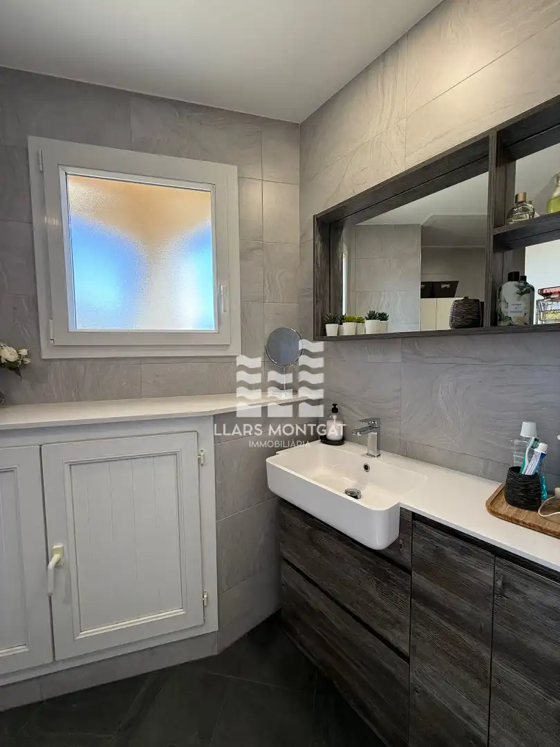 Badezimmer von Wohnung zum Verkauf in Montgat mit Klimaanlage, Heizung und Terrasse