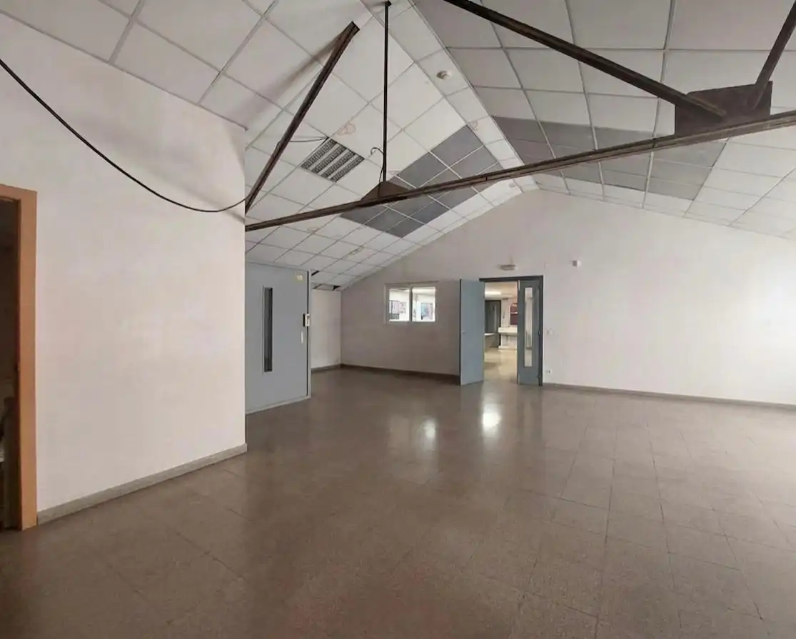 Fabrikhallen zur Miete in Rubí