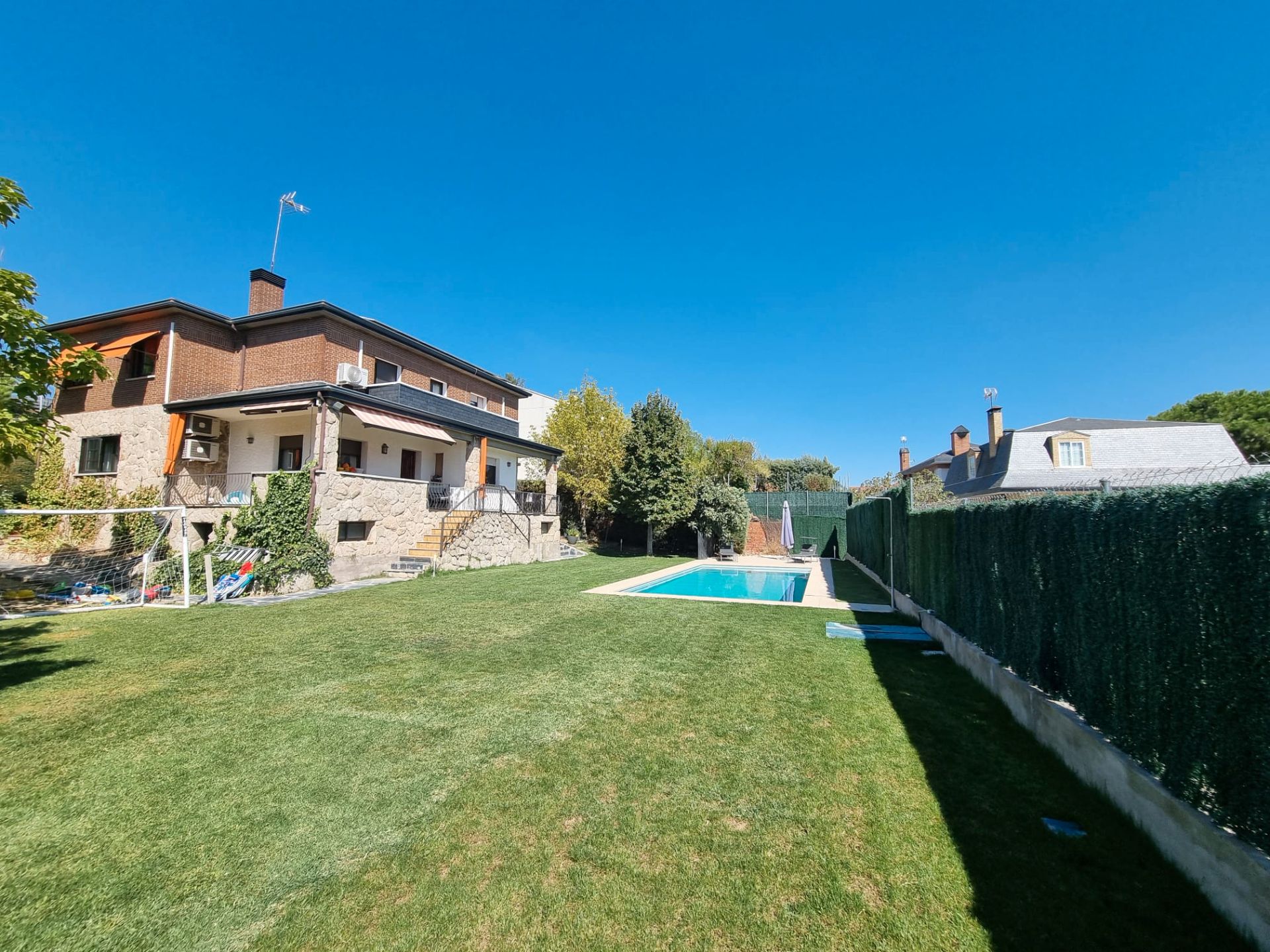 Piscina de Casa o xalet en venda en Villaviciosa de Odón amb Aire condicionat, Calefacció i Jardí privat