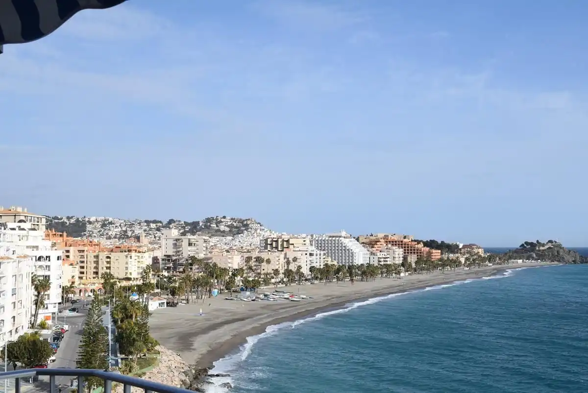 Vista exterior de Apartamento de alquiler en Almuñécar con Aire acondicionado, Terraza y Amueblado