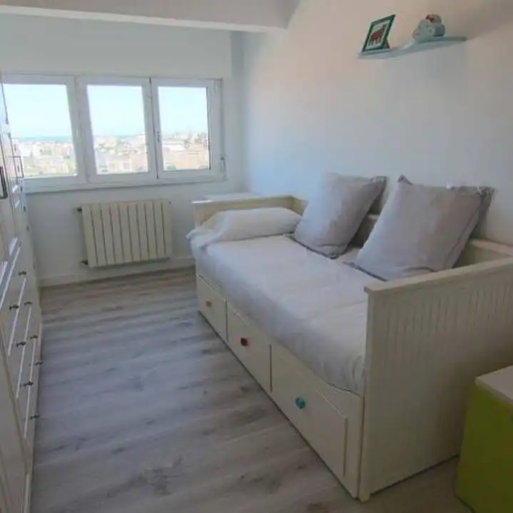Habitación de Piso de alquiler en Santander con Calefacción, Amueblado y Balcón