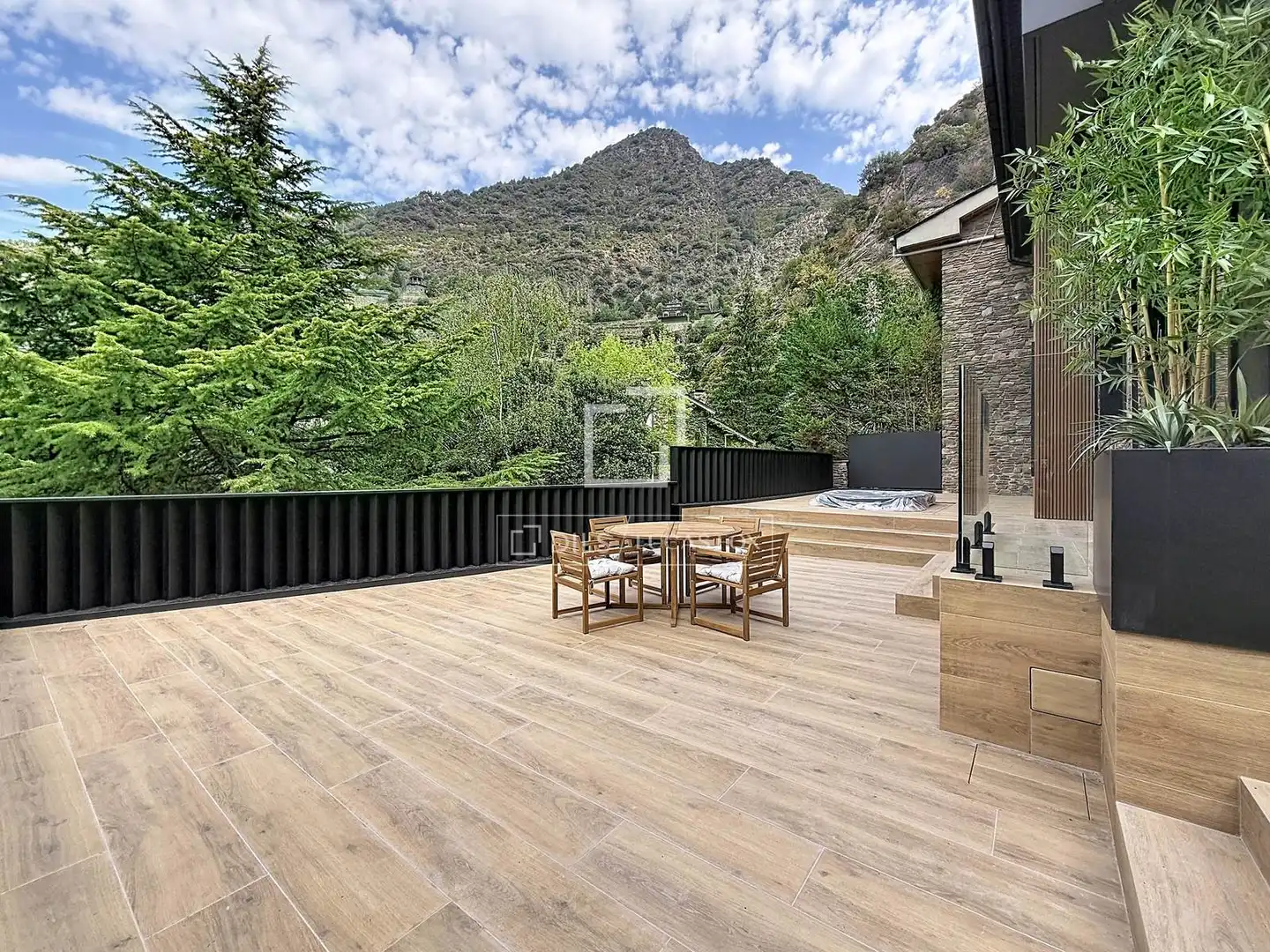 Terrassa de Casa o xalet en venda en Madrid amb Calefacció, Jardí privat i Parquet