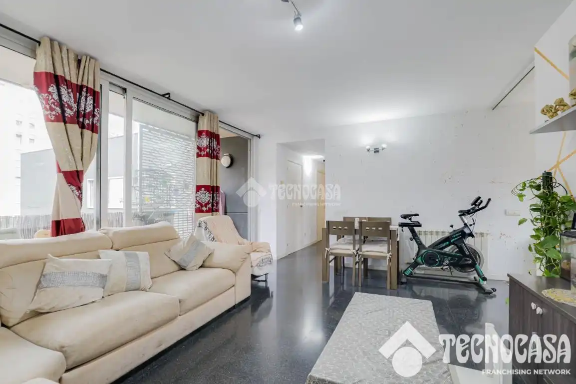 Sala d'estar de Pis en venda en Sant Adrià de Besòs amb Calefacció i Balcó