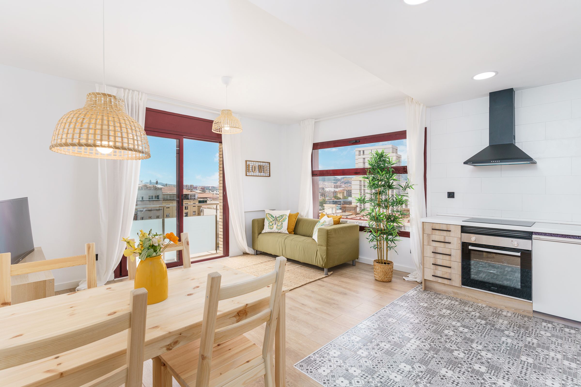 Living room of Flat for sale in Santa Coloma de Gramenet  with Parquet flooring, Storage room and Oven