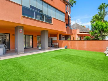 Bajo con piscina en venta en Orihuela Costa