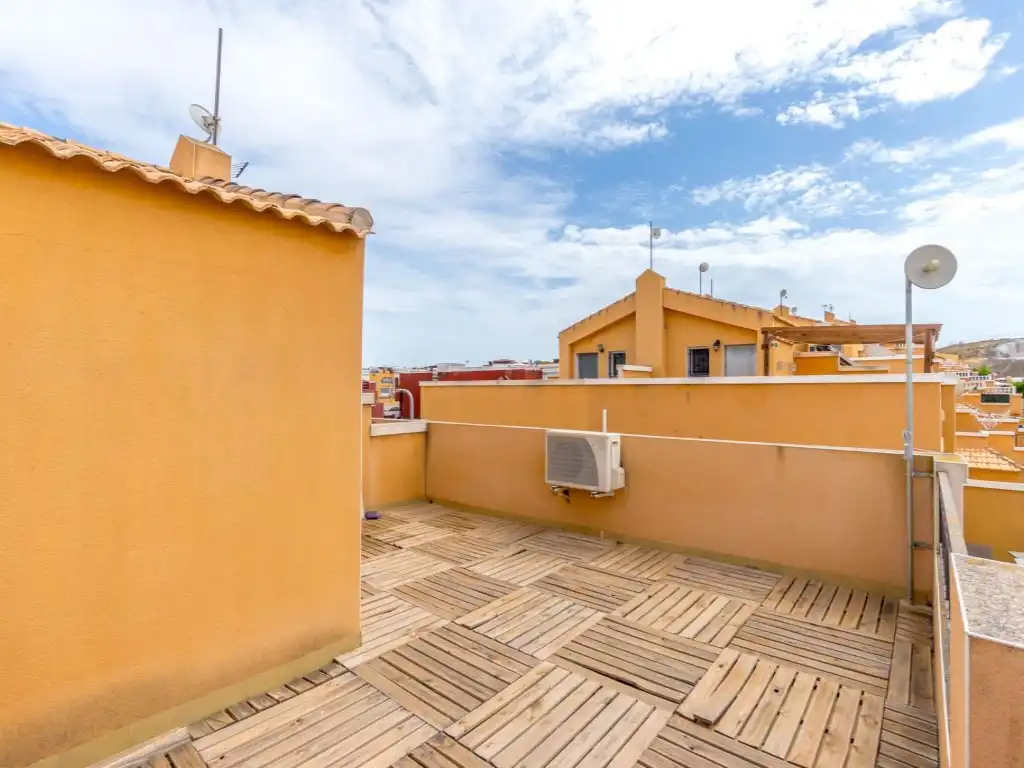 Terrassa de Casa adosada en venda en Orihuela amb Aire condicionat, Moblat i Piscina comunitària