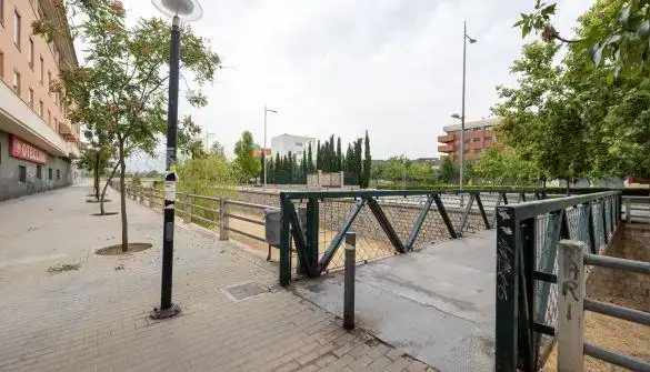 Vista exterior de Piso en venta en Granada con Calefacción, Terraza y Balcón