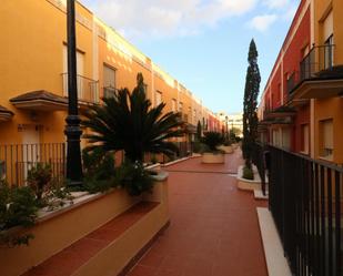 Vista exterior de Casa adosada en venda en Jerez de la Frontera amb Parquet i Traster