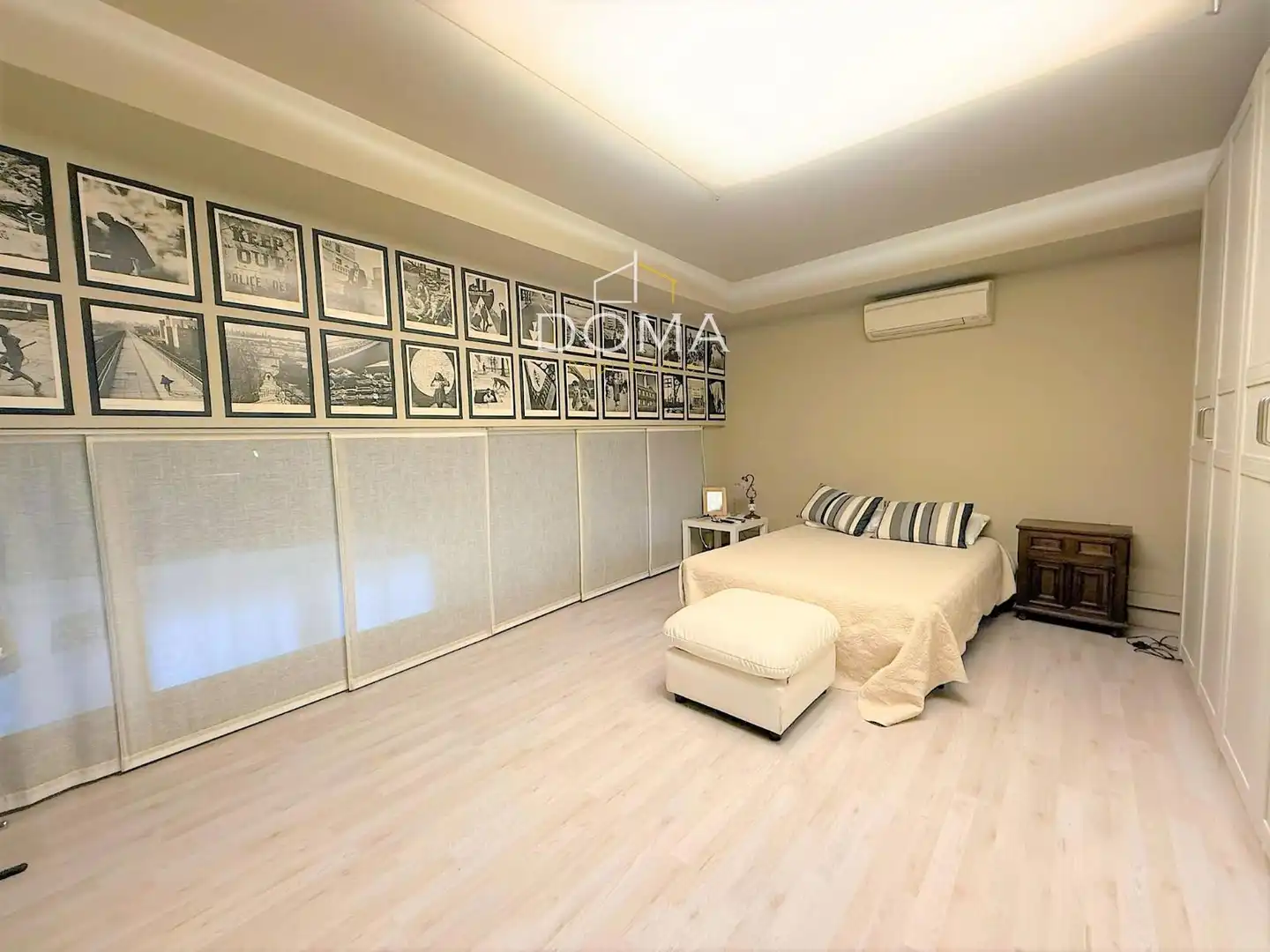 Bedroom of Commercial properties for sale in Barcelona  with Air Conditioner, Terrace and Furnished
