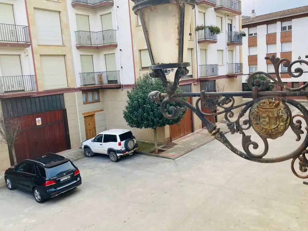 Parking de Piso de alquiler en Ezcaray con Calefacción, Terraza y Balcón