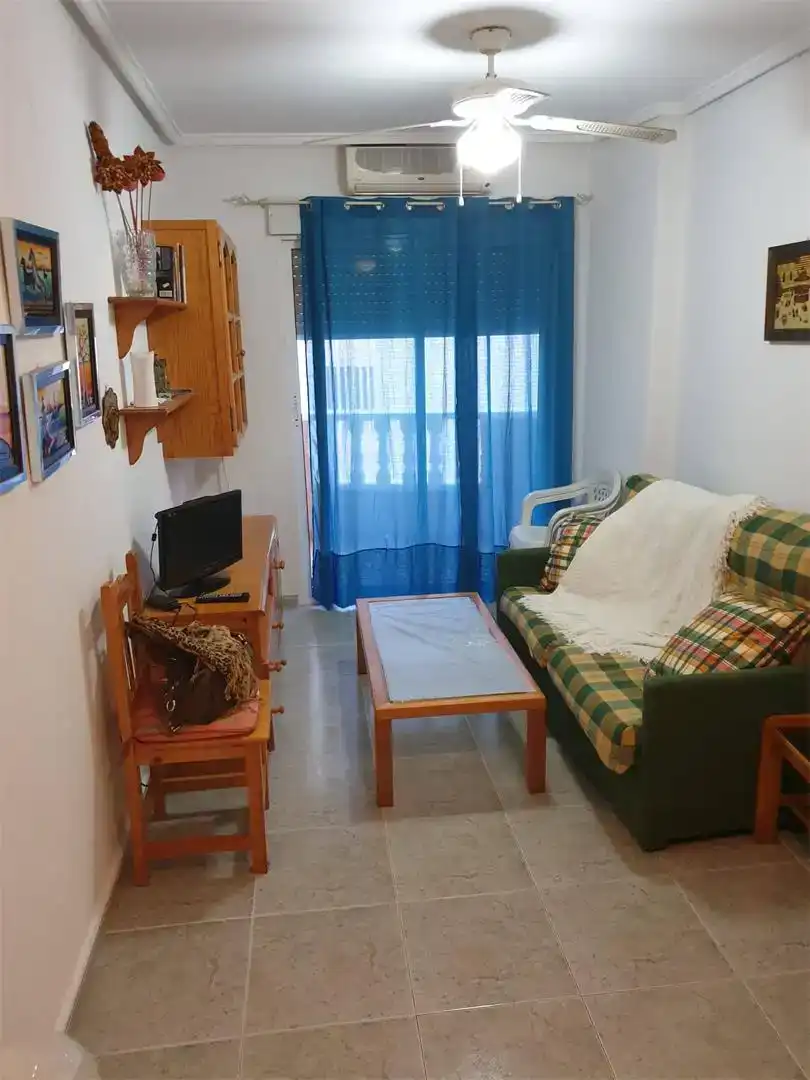Sala d'estar de Apartament en venda en Torrevieja amb Aire condicionat i Balcó