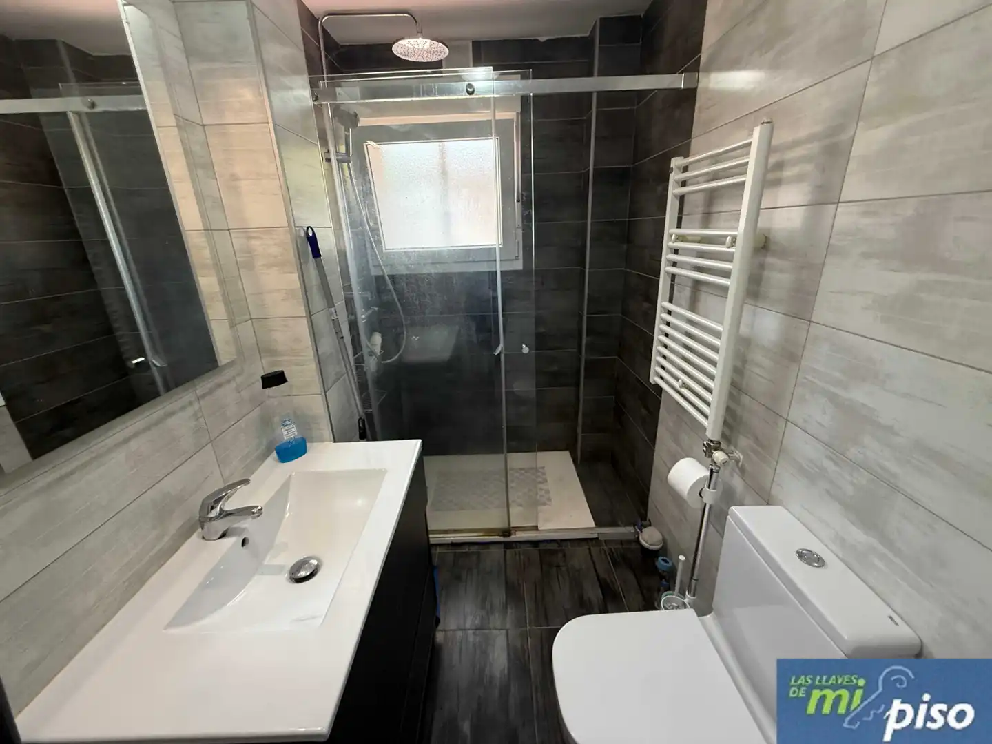 Baño de Piso de alquiler en Valladolid con Calefacción, Parquet y Amueblado