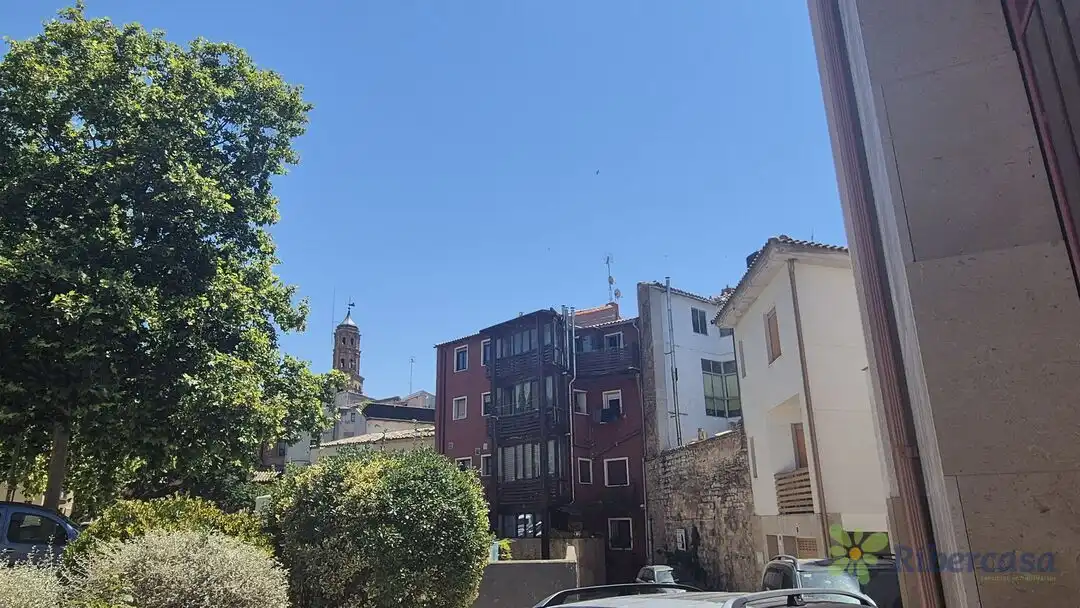 Vista exterior de Casa o xalet en venda en Tudela amb Aire condicionat, Calefacció i Traster