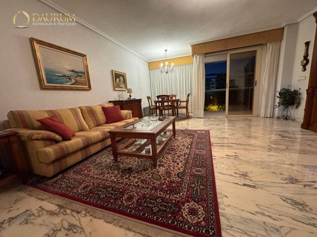 Piso en Venta en DE LOS LUCEROS en Ensanche - Diputación