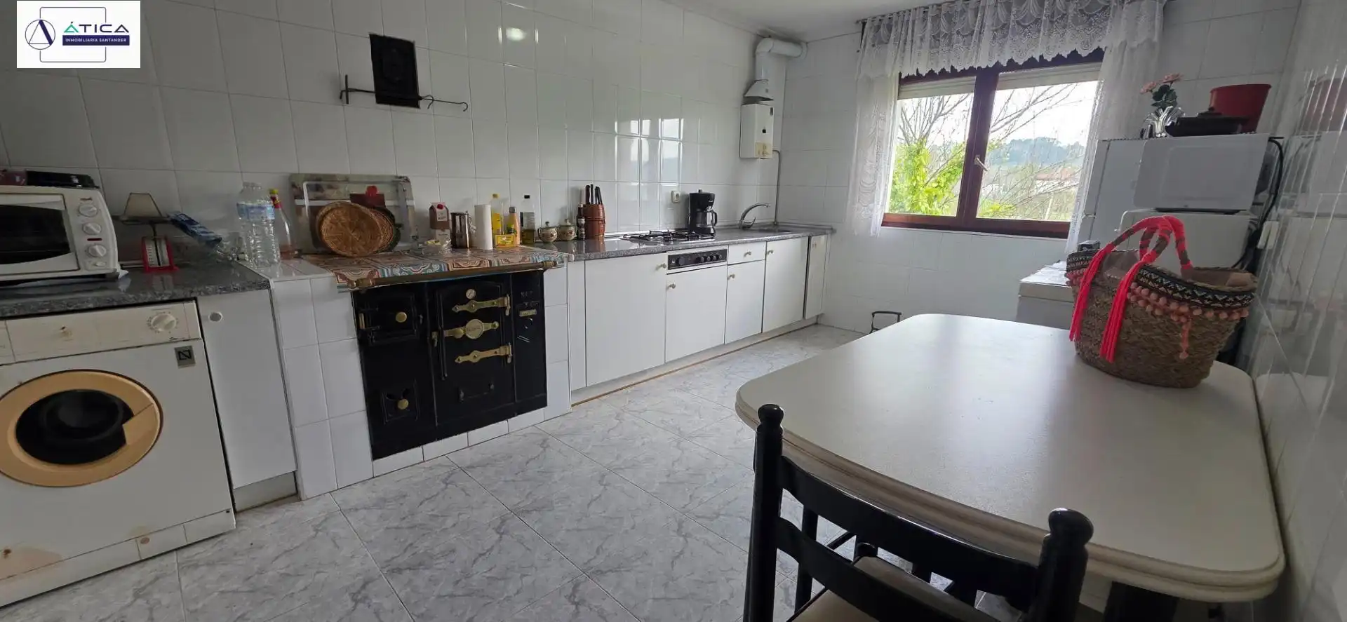 Cocina de Finca rústica en venta en Bárcena de Cicero con Jardín privado y Amueblado