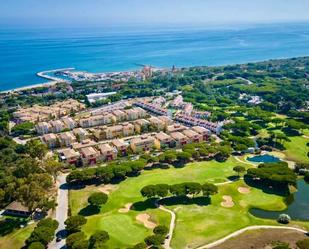 Vista exterior de Planta baixa en venda en Marbella amb Aire condicionat, Jardí privat i Terrassa