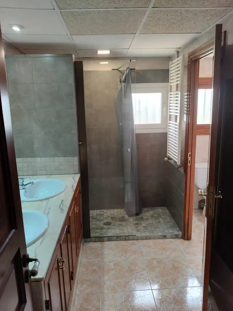 Badezimmer von Haus oder Chalet zur Miete in Sencelles mit Privatgarten, Terrasse und Abstellraum