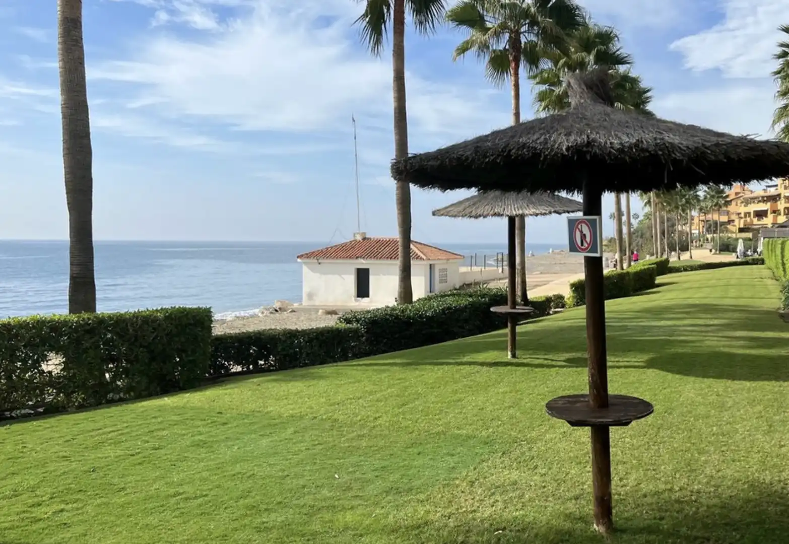 Vista exterior de Planta baixa en venda en Estepona amb Aire condicionat, Terrassa i Traster