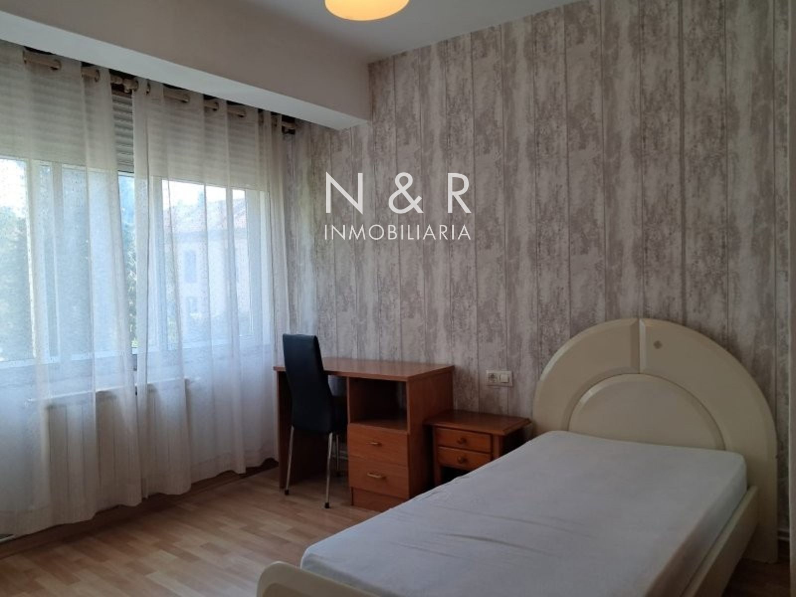 Bedroom of Flat to rent in Santiago de Compostela   with Heating