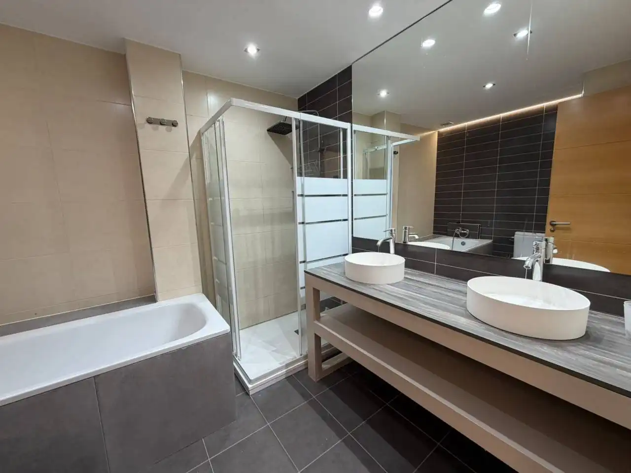 Bathroom of Detached homes for rent in Can Bassa