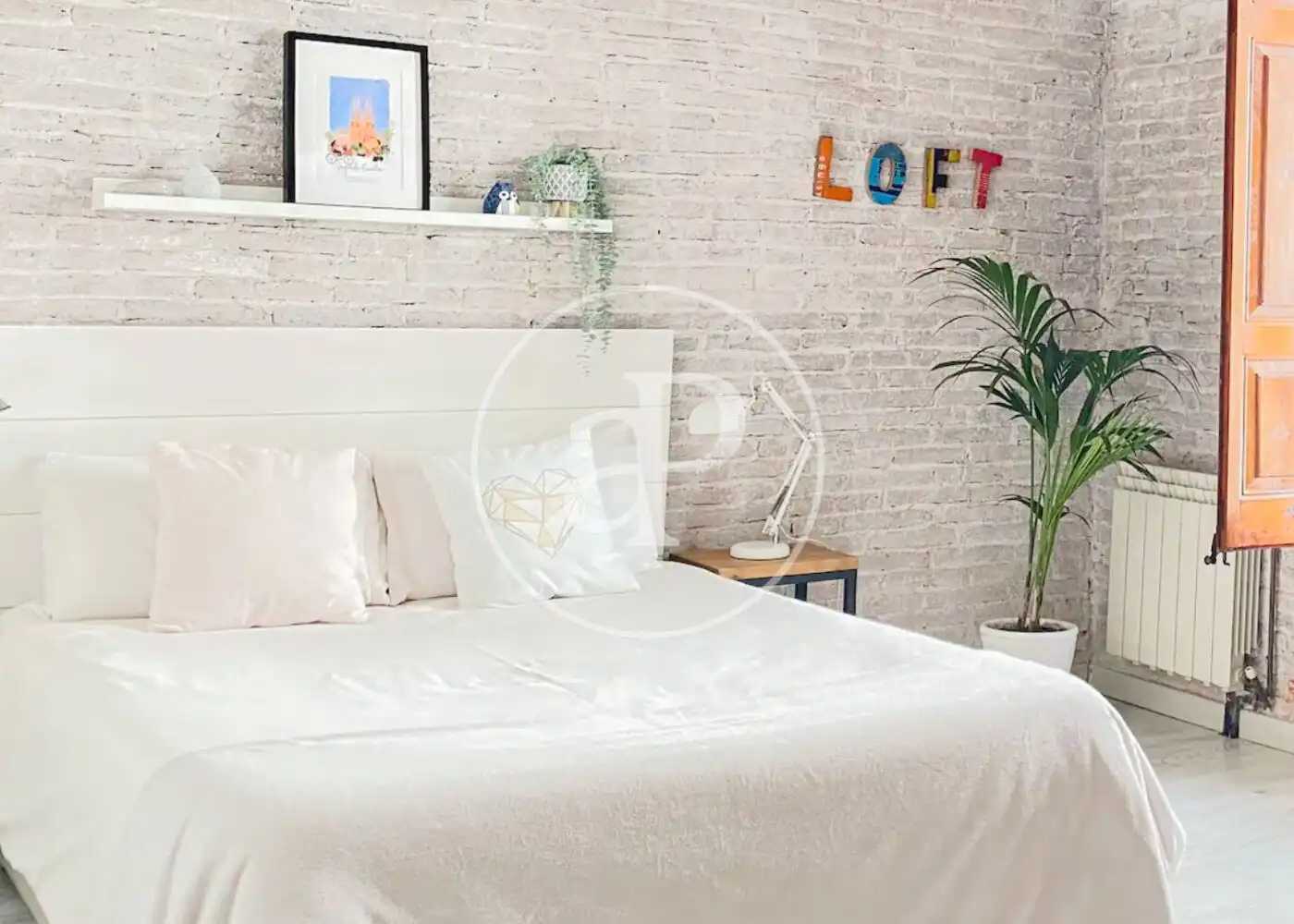 Schlafzimmer von Wohnung zum Verkauf in Barcelona mit Klimaanlage und Heizung