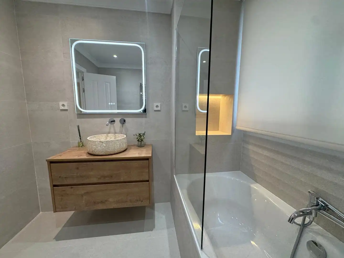 Badezimmer von Wohnung zur Miete in Madrid mit Klimaanlage, Heizung und Terrasse