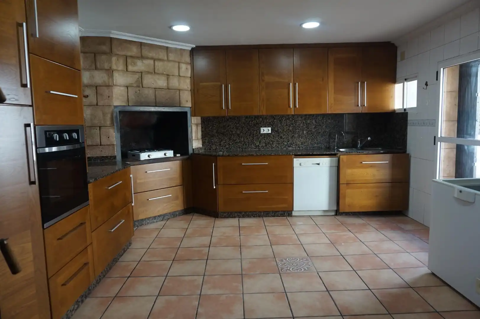 Cuina de Casa o xalet en venda en Elche / Elx amb Jardí privat, Terrassa i Traster