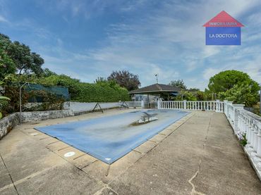 Casa con piscina en venta en Calle Muérdago