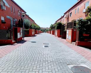 Vista exterior de Casa adosada de lloguer en Tres Cantos amb Calefacció i Traster