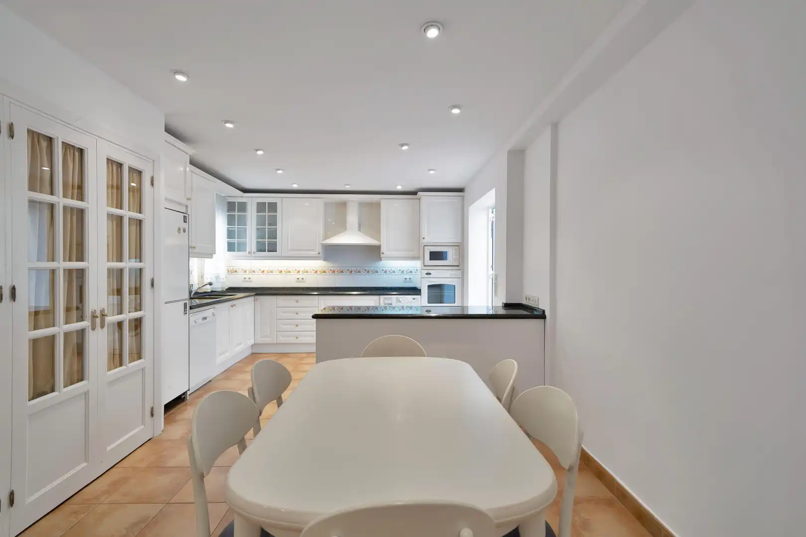 Kitchen of Apartments for sale in Marbella  with Parquet flooring and Balcony