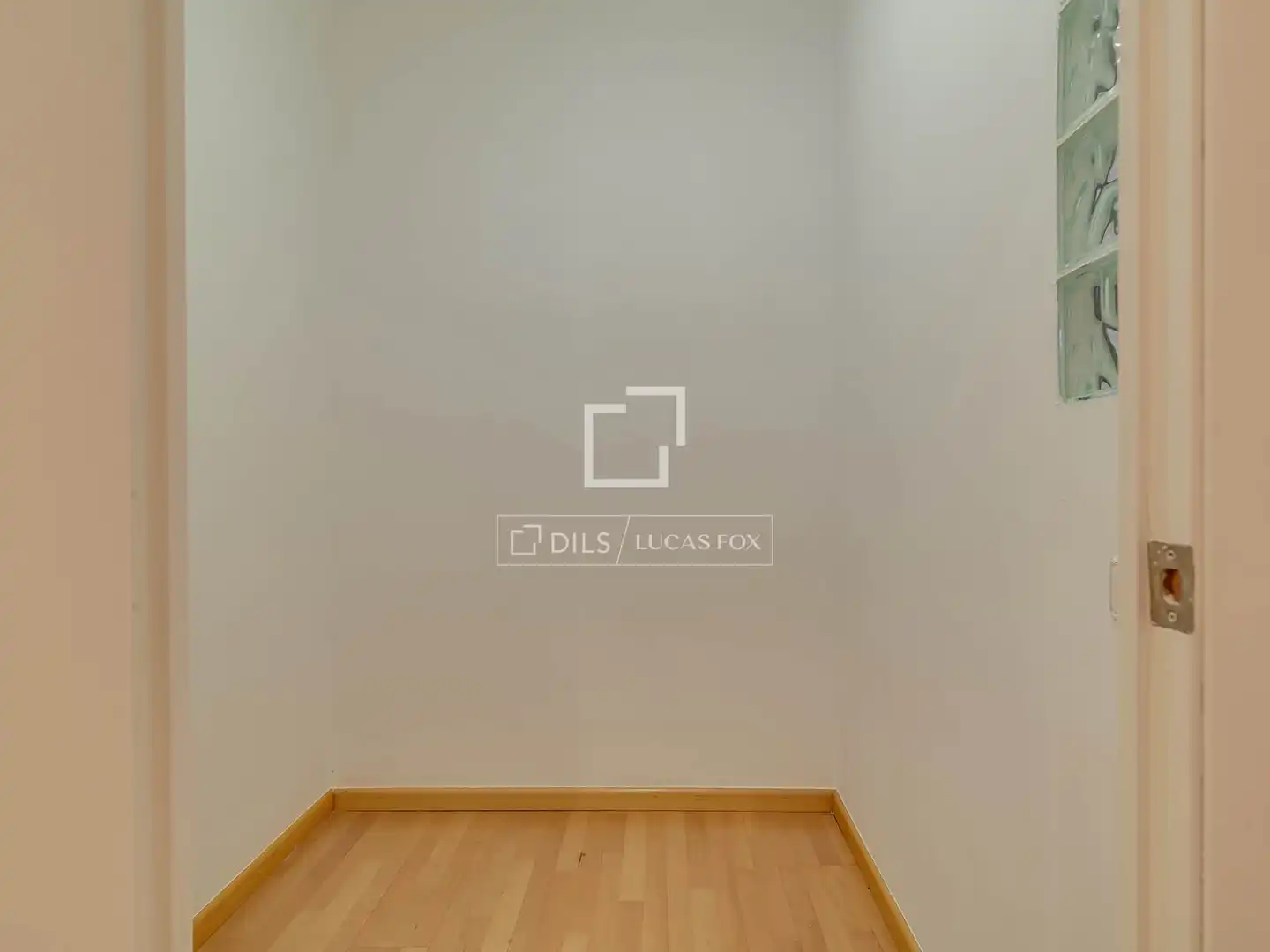 Wohnung zum Verkauf in Barcelona mit Klimaanlage, Heizung und Balkon
