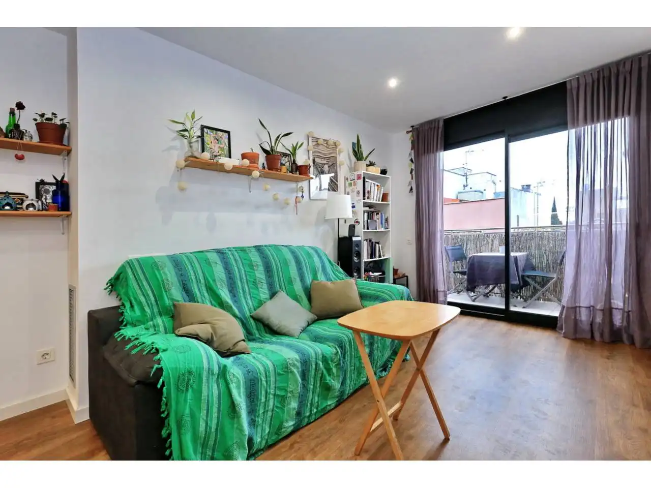 Außenansicht von Wohnung zum Verkauf in Barcelona mit Klimaanlage, Heizung und Parkett