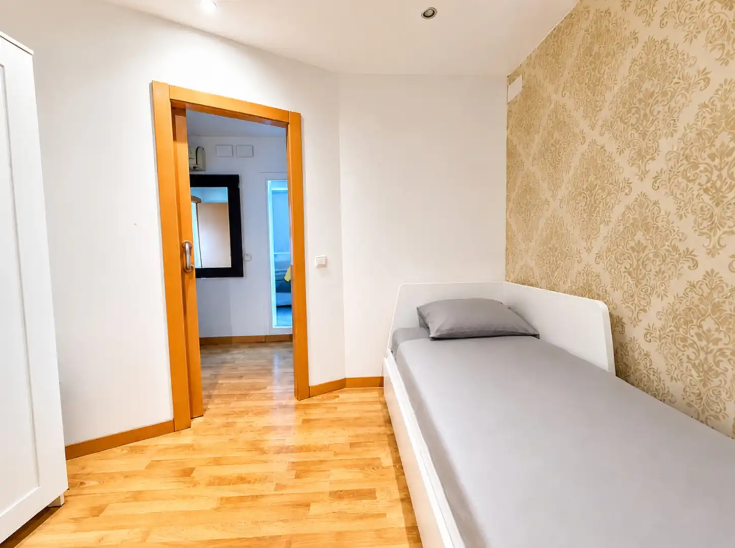 Bedroom of Attic for sale in Barcelona  with Air Conditioner, Terrace and Oven