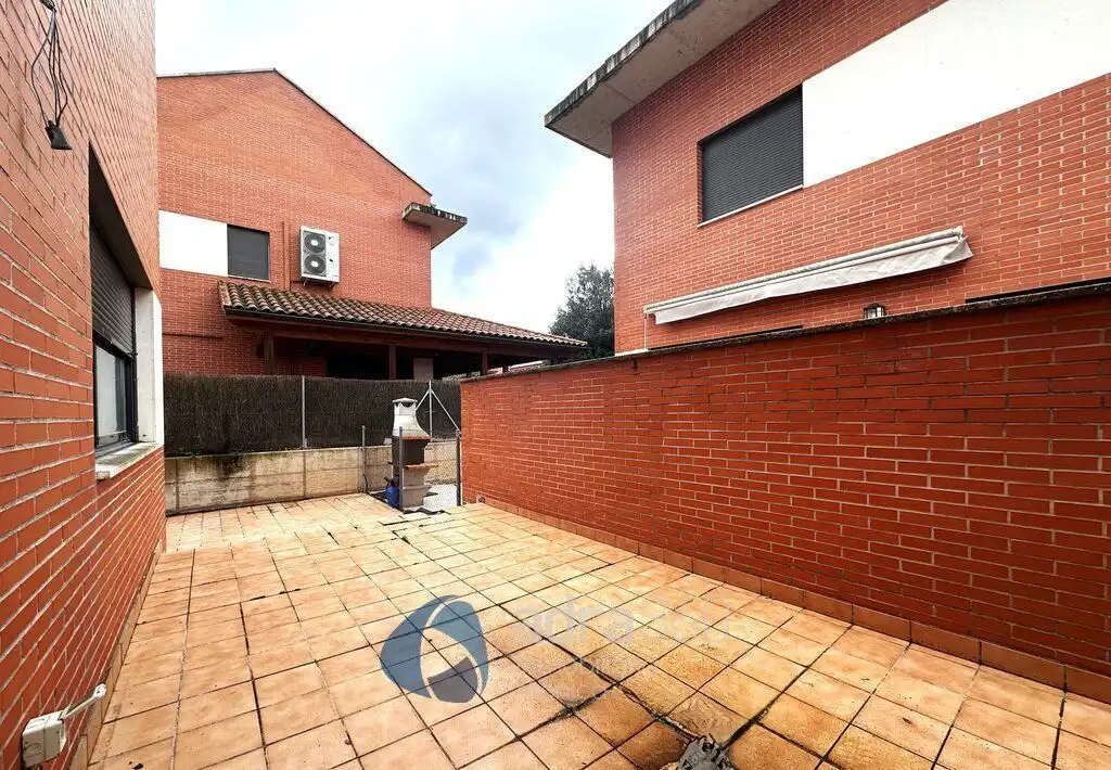 Vista exterior de Casa o xalet en venda en Cirueña amb Calefacció, Jardí privat i Terrassa