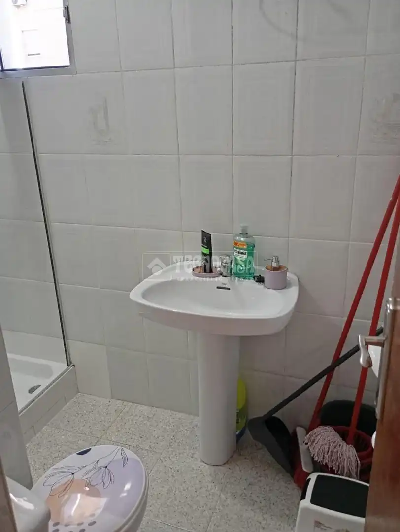 Bathroom of Flat for sale in Sevilla  with Air Conditioner