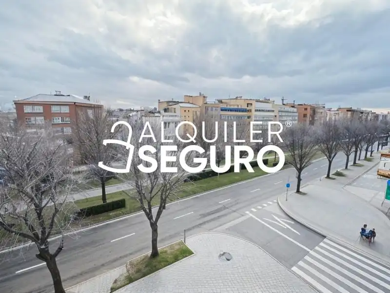 Vista exterior de Pis de lloguer en Madrid amb Aire condicionat, Calefacció i Piscina