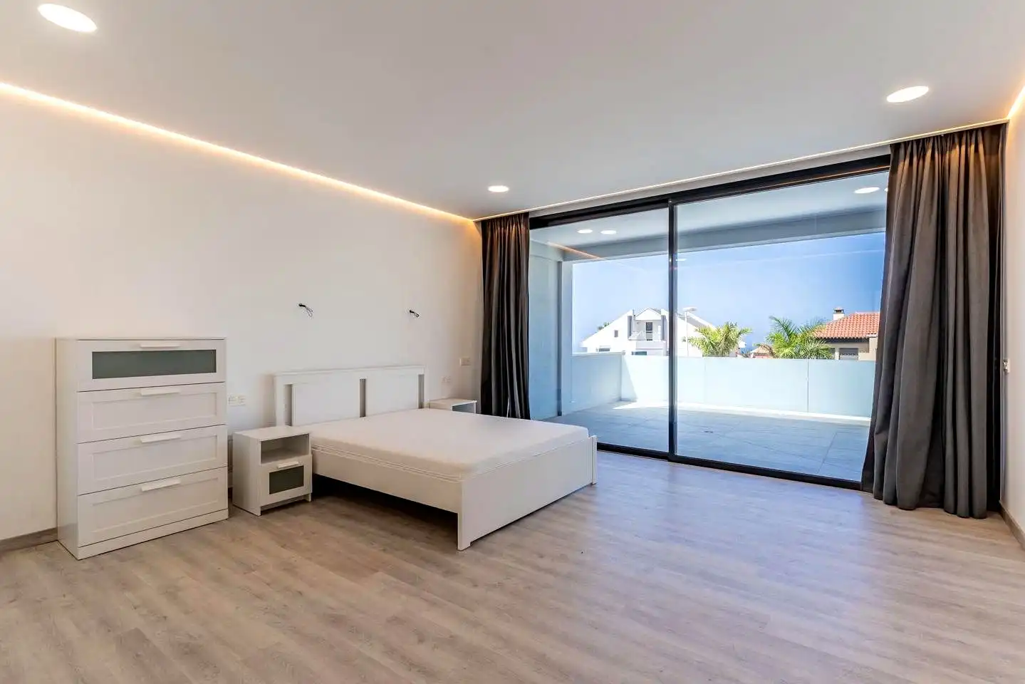Dormitori de Casa o xalet en venda en Adeje amb Jardí privat, Terrassa i Piscina
