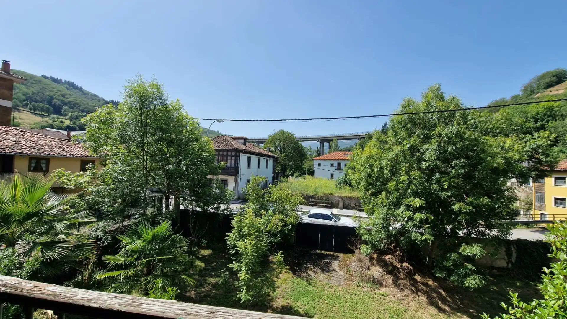 Vista exterior de Finca rústica en venda en Lena amb Jardí privat, Terrassa i Balcó