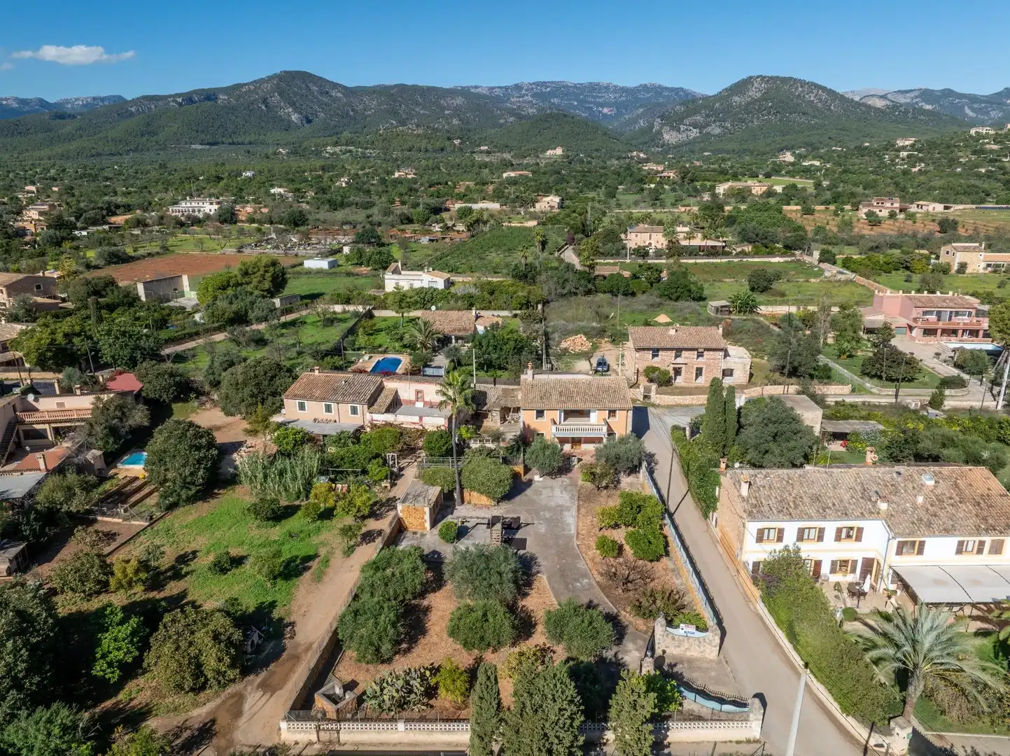 Chalet con jardín en venta en POLIGONO 8