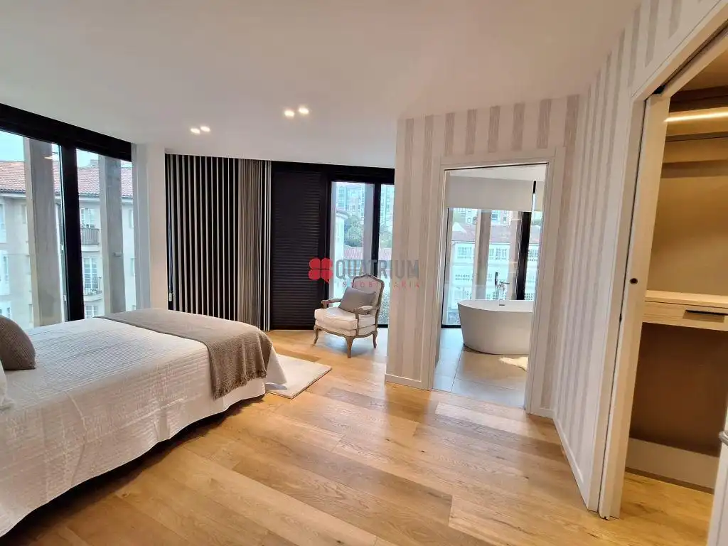 Habitación de Piso de alquiler en Santiago de Compostela  con Calefacción, Terraza y Amueblado