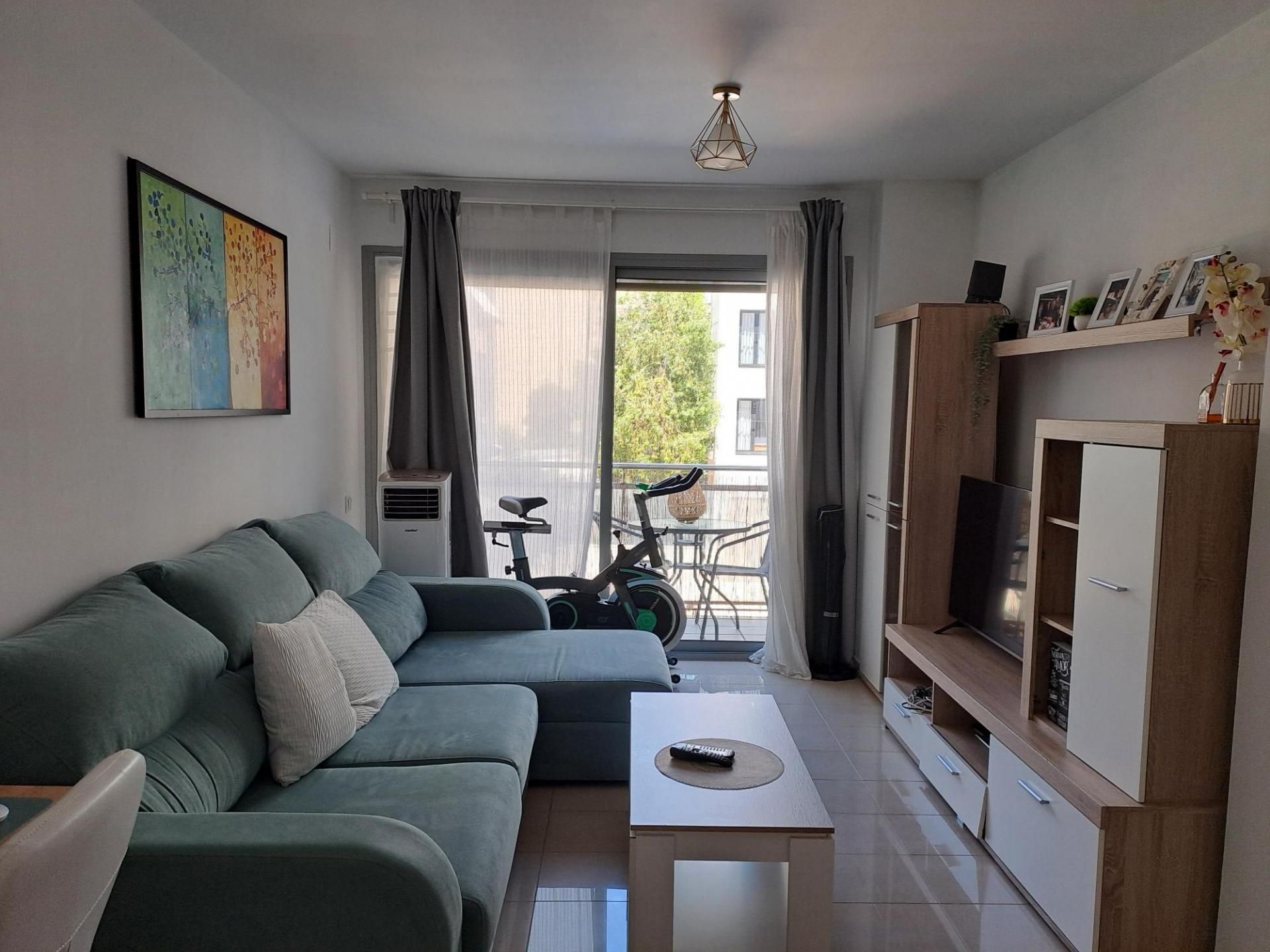 Sala d'estar de Pis en venda en L'Hospitalet de Llobregat amb Calefacció, Jardí privat i Piscina