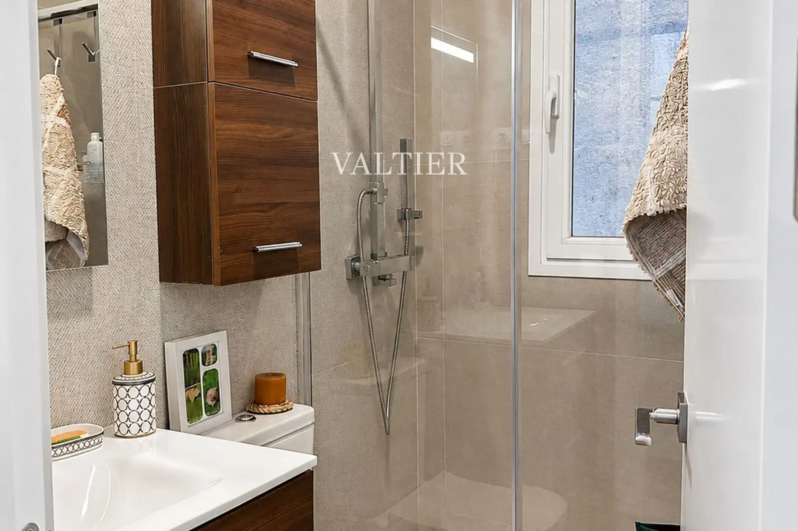Bathroom of Flat for rent in Madrid  with Air Conditioner