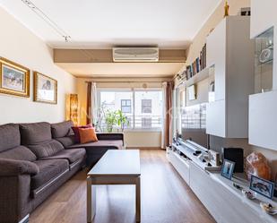 Living room of Apartment for sale in  Barcelona Capital  with Air Conditioner, Heating and Parquet flooring